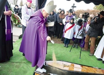 	Uroczystości pogrzebowej przewodniczył bp Marek Mendyk.