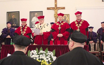 	Trwa proces przekształcania PWT w akademię.