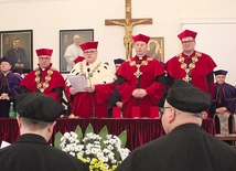 	Trwa proces przekształcania PWT w akademię.