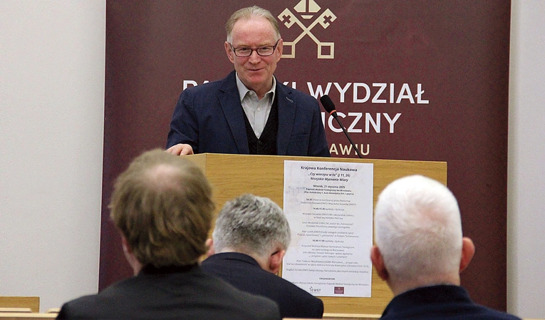 	Prof. Leon Miodoński (Uniwersytet Wrocławski) mówił o początkach teologii chrześcijańskiej.
