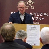 	Prof. Leon Miodoński (Uniwersytet Wrocławski) mówił o początkach teologii chrześcijańskiej.