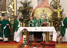 	Mszy Świętej przewodniczył bp Marek Solarczyk.