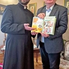 	Ks. Maciej Będziński i Jan Nowak.