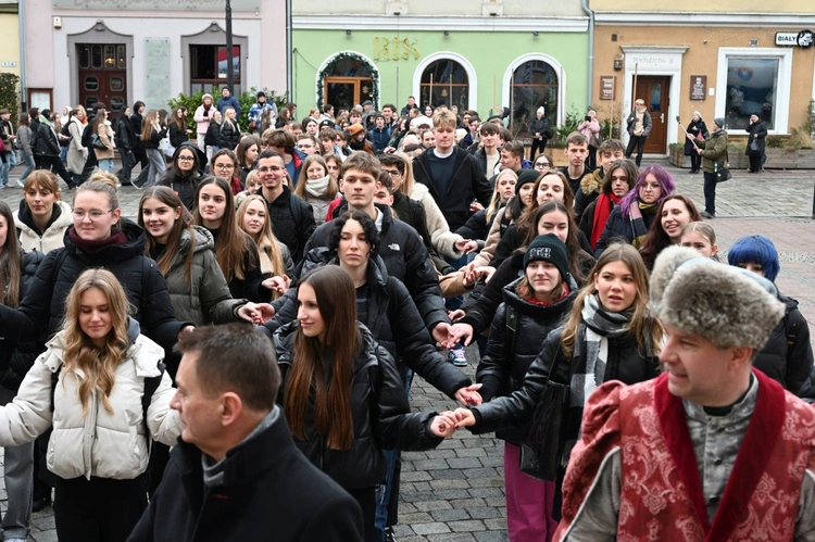 Polonez maturzystów w Opolu