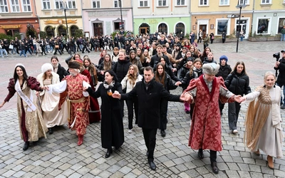 Polonez maturzystów w Opolu