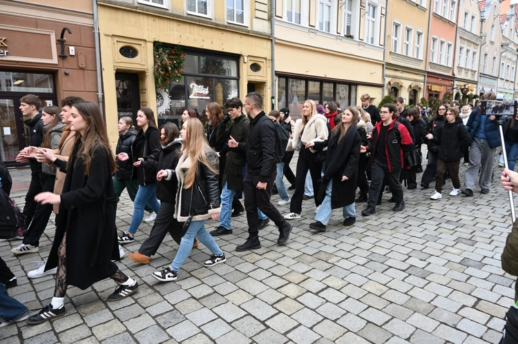 Polonez maturzystów w Opolu
