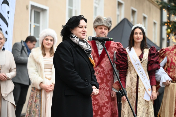 Polonez maturzystów w Opolu