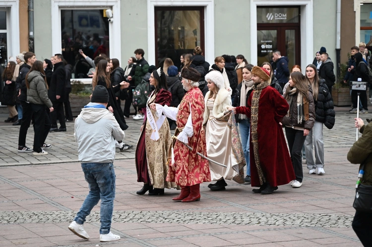 Polonez maturzystów w Opolu