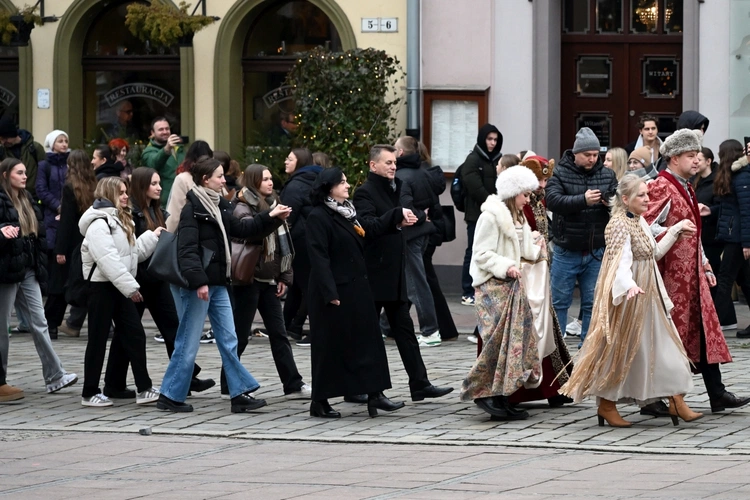 Polonez maturzystów w Opolu