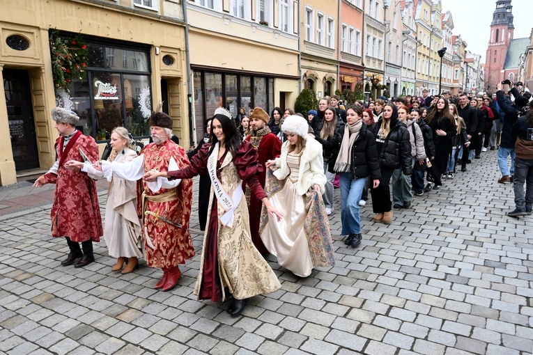 Polonez maturzystów w Opolu