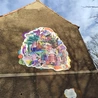 Bytom. Mural na kamienicy w Rozbarku. Powstał ze zdjęć od mieszkańców