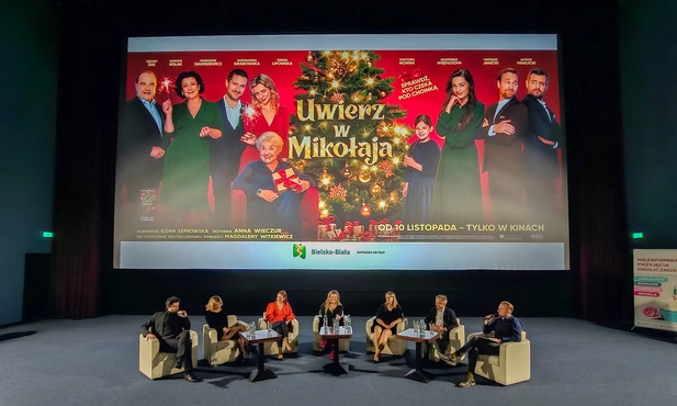 Bielsko-Biała. Ekipa filmowa na ulicach miasta. Zdjęcia do filmu "Uwierz w Mikołaja 2"