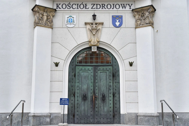 Olbrzym w kościele zdrojowym