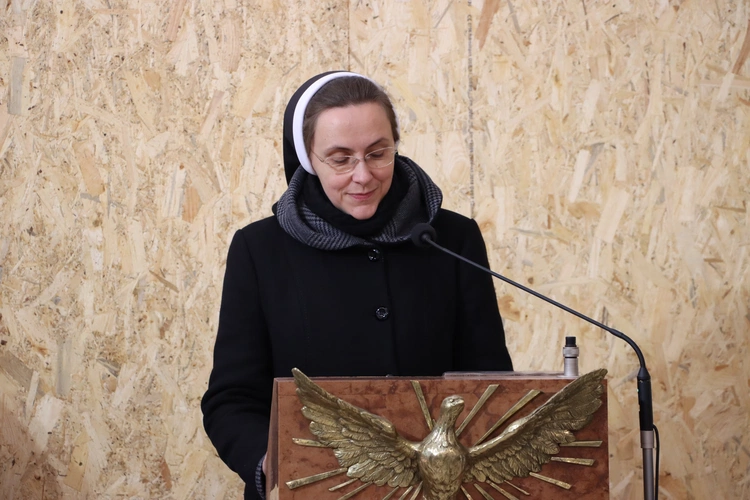 S. Marcjanna przyznaje, że jest szczęśliwą kobietą i siostrą zakonną. Nie "poświęca się" dla innych, ale wypełnia swoje zadanie, do którego została wezwana.