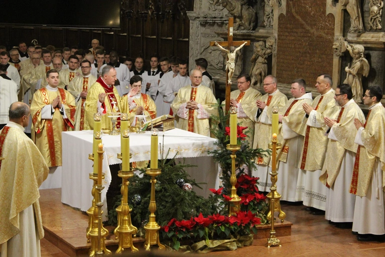 Tarnów. Diecezjalne obchody Dnia Życia Konsekrowanego i złoty jubileusz bp. Władysława Bobowskiego