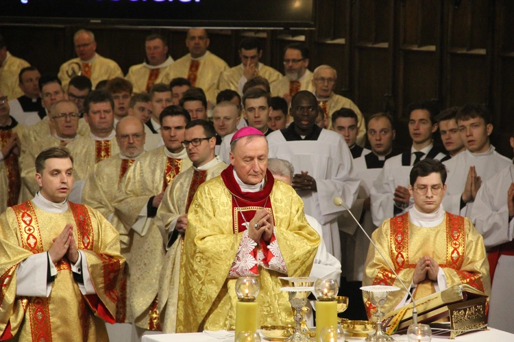 Tarnów. Diecezjalne obchody Dnia Życia Konsekrowanego i złoty jubileusz bp. Władysława Bobowskiego