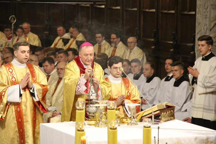 Tarnów. Diecezjalne obchody Dnia Życia Konsekrowanego i złoty jubileusz bp. Władysława Bobowskiego