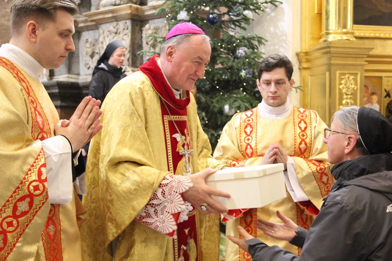 Tarnów. Diecezjalne obchody Dnia Życia Konsekrowanego i złoty jubileusz bp. Władysława Bobowskiego
