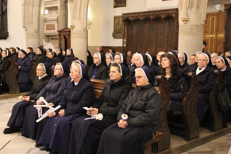 Tarnów. Diecezjalne obchody Dnia Życia Konsekrowanego i złoty jubileusz bp. Władysława Bobowskiego