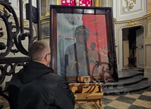 Przed wizerunkiem wierni zanosili modlitwy za siebie, rodziny i ojczyznę.  