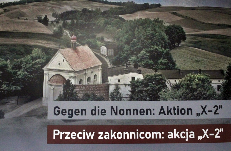 Wystawa "Krzyż w cieniu dyktatur"