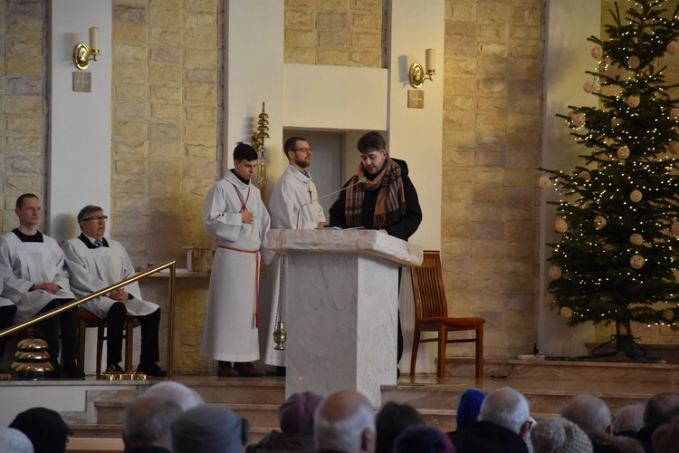 Msza św. poprzedająca umieszczenie figurki MB Królowej Zaspy w kapliczce