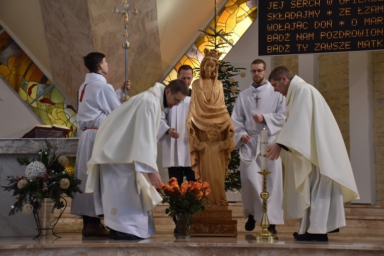 Msza św. poprzedająca umieszczenie figurki MB Królowej Zaspy w kapliczce