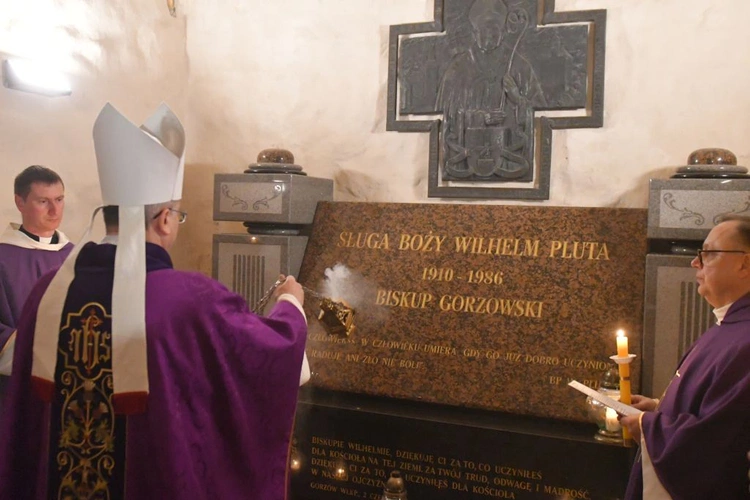 Msza za zmarłych biskupów i rządców diecezji