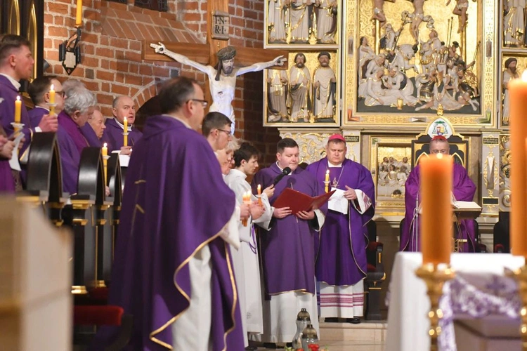 Msza za zmarłych biskupów i rządców diecezji