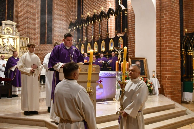 Msza za zmarłych biskupów i rządców diecezji