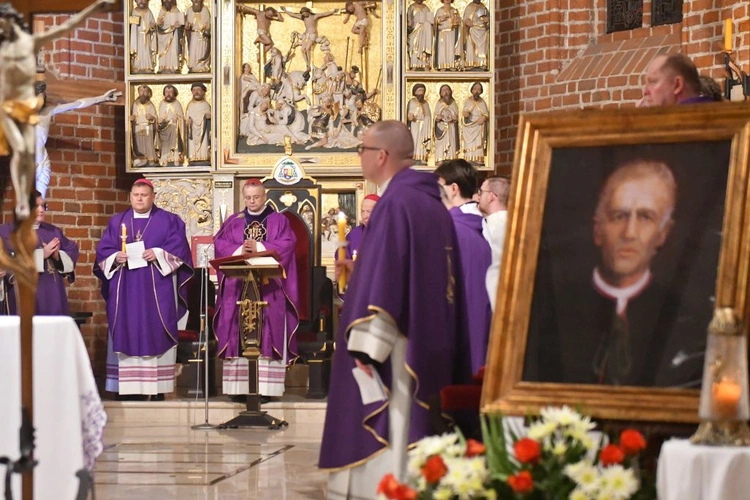 Msza za zmarłych biskupów i rządców diecezji