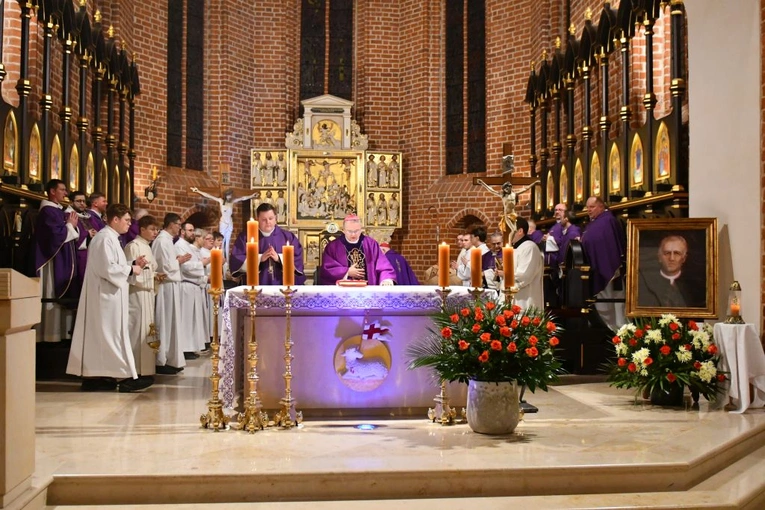 Msza za zmarłych biskupów i rządców diecezji