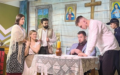 	Jubileuszowy spektakl na scenicznych deskach w szkole. 