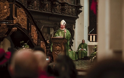 	– Pan Jezus, mówiąc o swoim posłannictwie, podkreśla, że jest dobre. To słowa Dobrej Nowiny. Dobro się nie sprzedaje. Wiemy, że dziś więcej kliknięć mają tytuły, które pokazują coś złego, jakąś aferę bądź złudne obietnice – mówił bp Przyborek. 