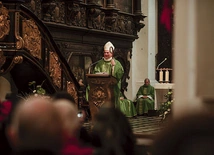 	– Pan Jezus, mówiąc o swoim posłannictwie, podkreśla, że jest dobre. To słowa Dobrej Nowiny. Dobro się nie sprzedaje. Wiemy, że dziś więcej kliknięć mają tytuły, które pokazują coś złego, jakąś aferę bądź złudne obietnice – mówił bp Przyborek. 