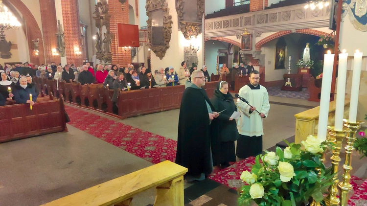 	Odnowienie ślubów to ważna chwila także dla Kościoła.