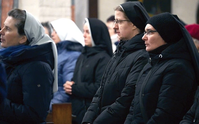 	Ta posługa to także różnorodność strojów.