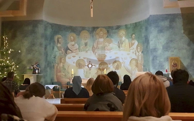 	Istotnym elementem rekolekcji była adoracja Najświętszego Sakramentu.