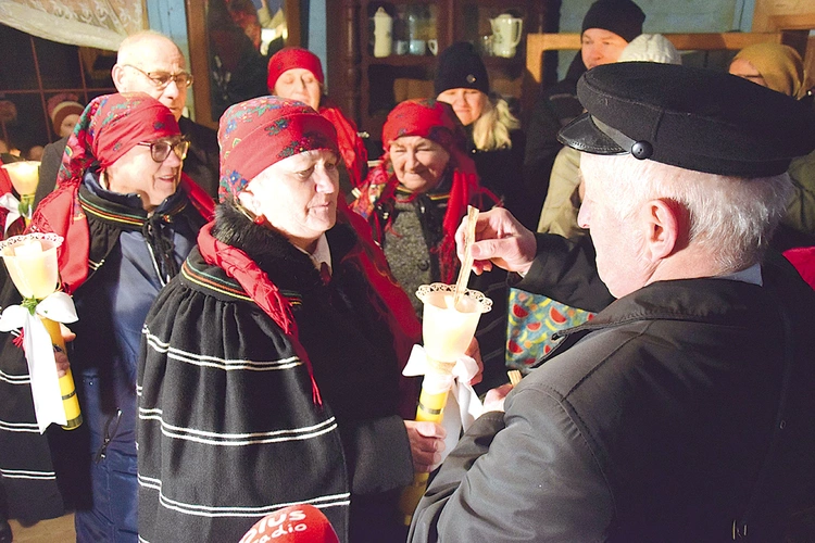 Przedstawienie zwyczajów ludowych związanych z 2 lutego.