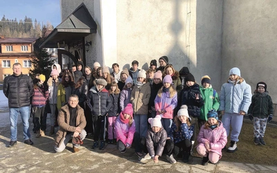 W wyjeździe uczestniczyli dzieci i młodzież z grup parafialnych oraz kandydaci do bierzmowania.