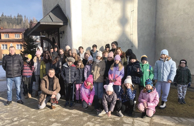 W wyjeździe uczestniczyli dzieci i młodzież z grup parafialnych oraz kandydaci do bierzmowania.