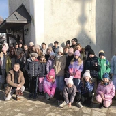W wyjeździe uczestniczyli dzieci i młodzież z grup parafialnych oraz kandydaci do bierzmowania.