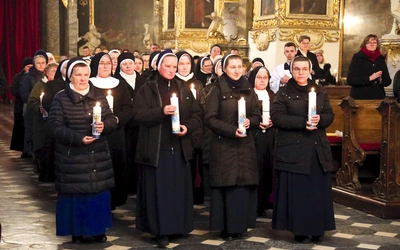 Obecnie w diecezji posługuje 80 ojców, 290 sióstr zakonnych, 9 dziewic oraz 2 wdowy konsekrowane.