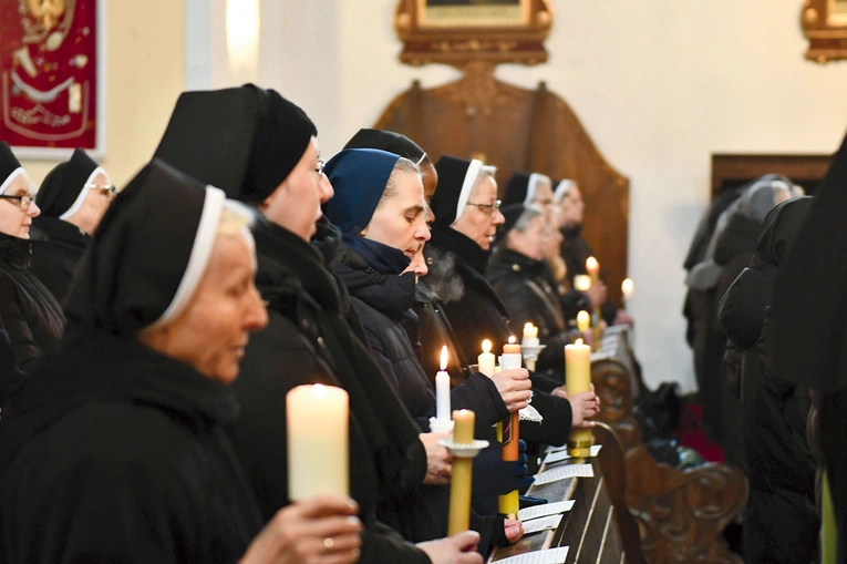Na spotkanie złożyły się konferencja, adoracja, Msza św. i Różaniec.