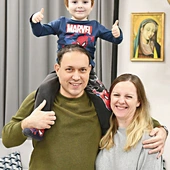 Małżonkowie wzięli ślub w 2004 roku. Mają piątkę dzieci. Najstarsza córka ma już 19 lat, najmłodszy syn skończy w tym roku 5 lat.