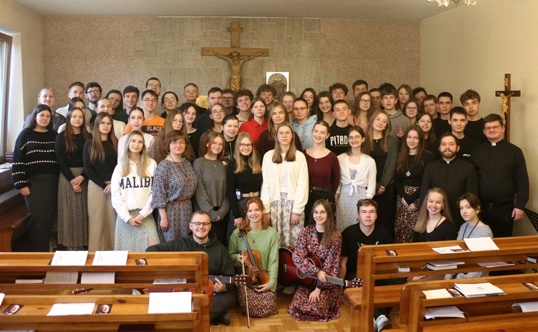 Uczestnicy w kaplicy ośrodka rekolekcyjnego.