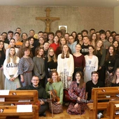 Uczestnicy w kaplicy ośrodka rekolekcyjnego.