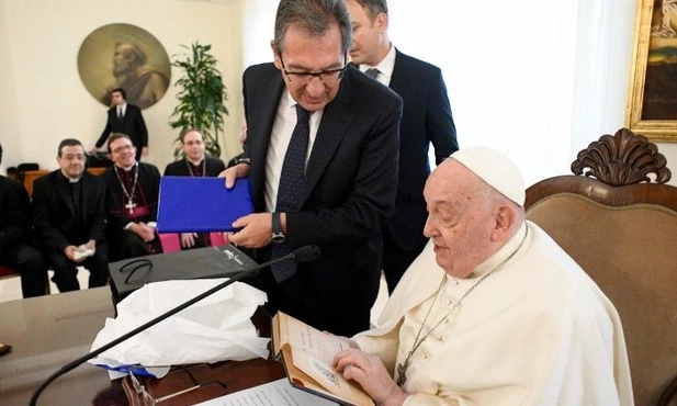 Papież: niech pobożność ludowa przemienia rodziny i ich modlitwę