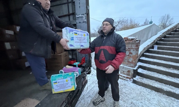 Do bombardowanego Charkowa dotarła kolejna pomoc od papieża