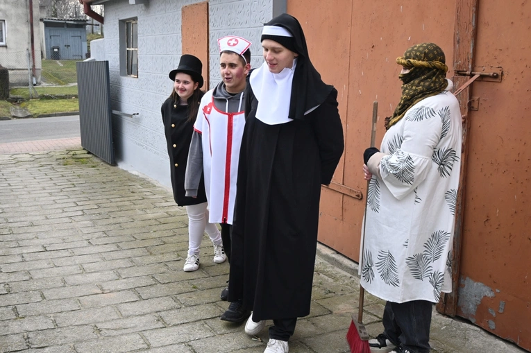 Przez Ostrożnicę z niedźwiedziem